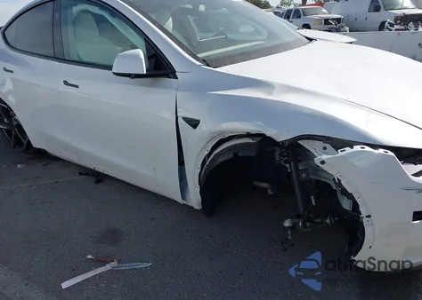 2026 Tesla Model Y Premium Rear-Wheel Drive/Standard Rear-Wheel Drive z USA, uszkodzony, nr VIN 7SAYGDEDXTF440267